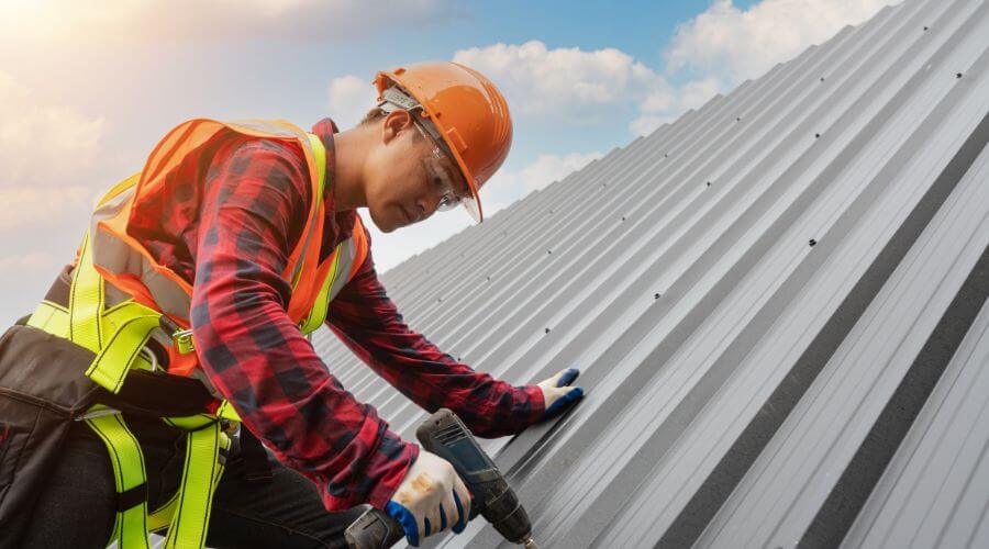 Professional gutter cleaning in Riverside, MI